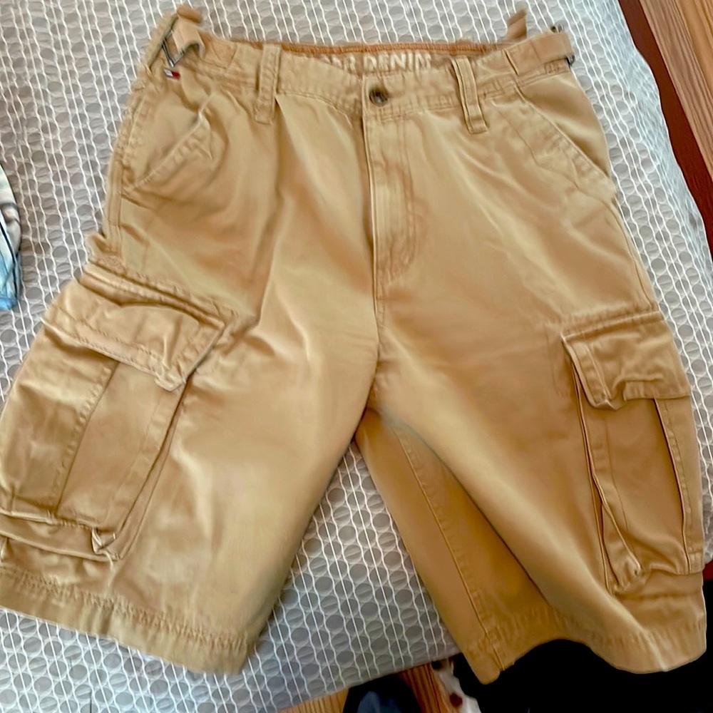 Hilfiger cargo shorts size 32 men’s